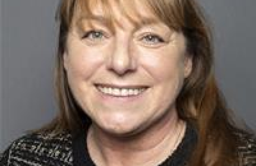 Official Portrait of Cllr. Tracey Smith